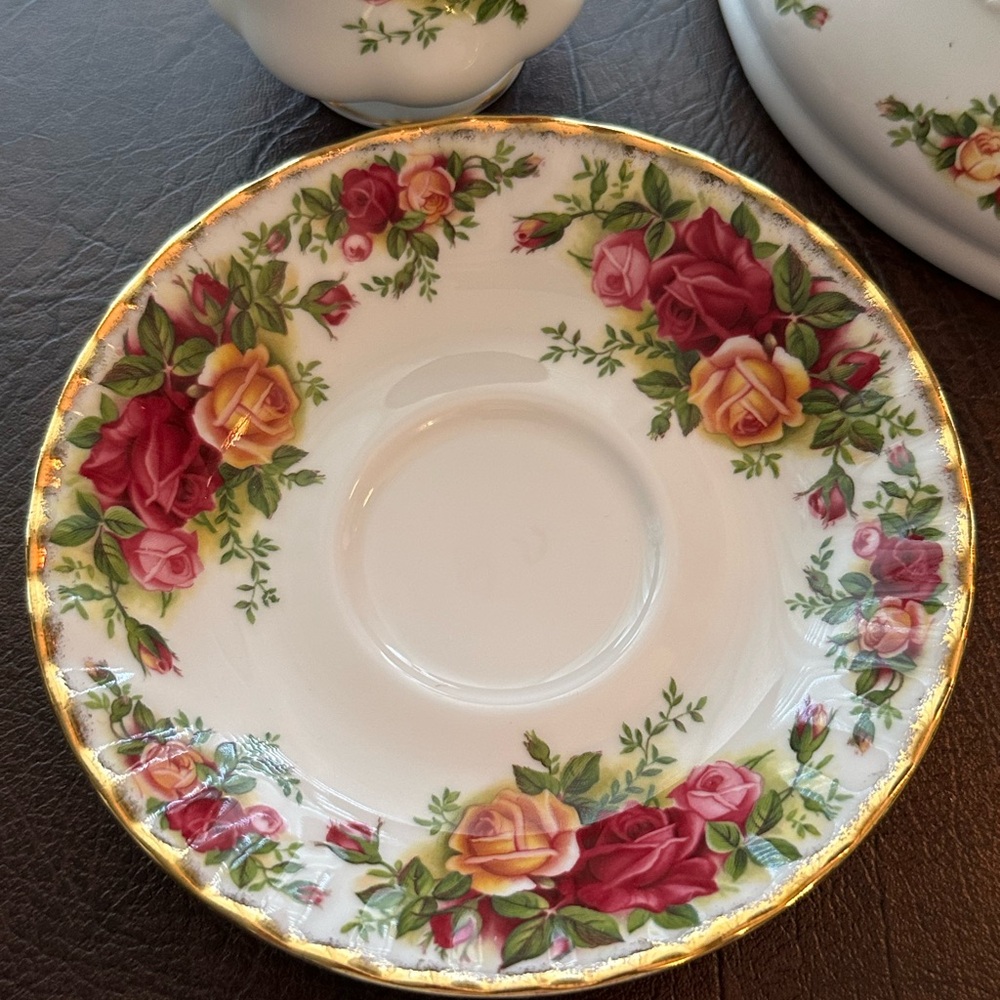 Vintage Royal Albert Old Country Roses Tea Cup & Saucer Bone China, England - Picture 5 of 6